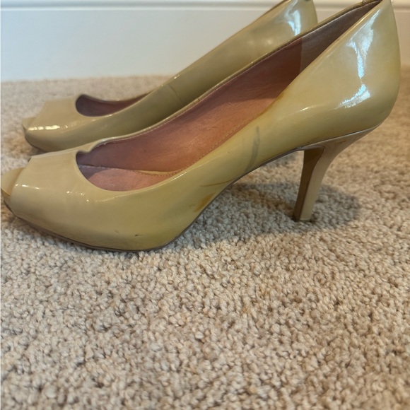 Vince Camuto peep toe heels - Picture 5 of 6